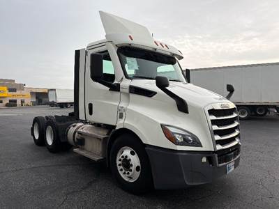 Freightliner Cascadia 116 Day Cab Truck - 450HP, 12 Speed Automatic