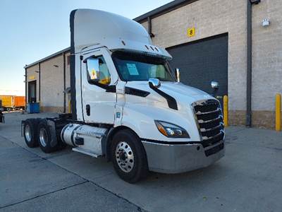 Freightliner Cascadia 116 Day Cab Truck - 470HP, 12 Speed Automatic