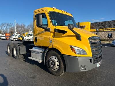 Freightliner Cascadia 116 Day Cab Truck - 450HP, 12 Speed Automatic