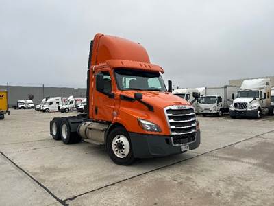 Freightliner Cascadia 116 Day Cab Truck - 450HP, 12 Speed Automatic
