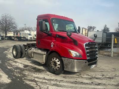Freightliner Cascadia 116 Single Axle Day Cab Truck - 410HP, 10 Speed Manual