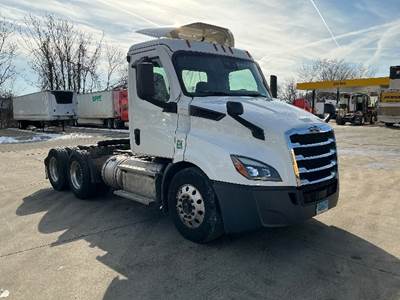 Freightliner Cascadia 116 Day Cab Truck - 450HP, 12 Speed Automatic