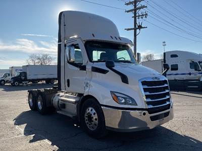 Freightliner Cascadia 116 Day Cab Truck - 470HP, 12 Speed Automatic