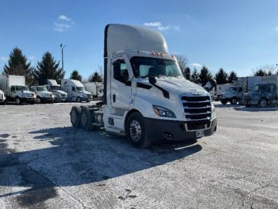 Freightliner Cascadia 116 Day Cab Truck - 450HP, 12 Speed Automatic