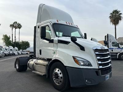 Freightliner Cascadia 116 Single Axle Day Cab Truck - 410HP, 10 Speed Manual