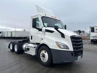 Freightliner Cascadia 116 Day Cab Truck - 435HP, 12 Speed Automatic