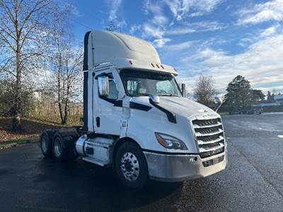 Freightliner Cascadia 116 Day Cab Truck - 470HP, 12 Speed Automatic