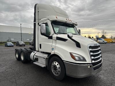Freightliner Cascadia 116 Day Cab Truck - 470HP, 12 Speed Automatic