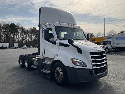 Freightliner Cascadia 116 Day Cab Truck - 450HP, 12 Speed Automatic