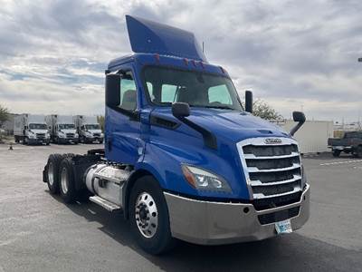 Freightliner Cascadia 116 Day Cab Truck - 435HP, 12 Speed Automatic