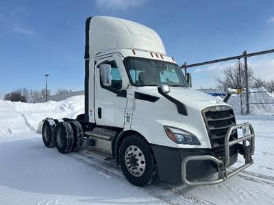 Freightliner Cascadia 116 Day Cab Truck - 410HP, 12 Speed Automatic