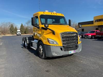 Freightliner Cascadia 116 Day Cab Truck - 450HP, 12 Speed Automatic