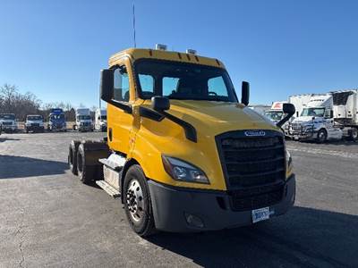 Freightliner Cascadia 116 Day Cab Truck - 450HP, 12 Speed Automatic