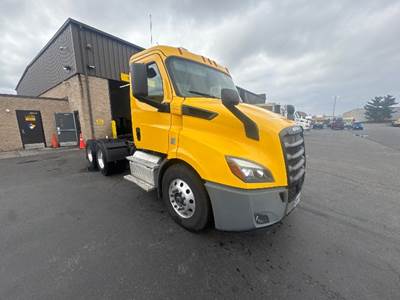 Freightliner Cascadia 116 Day Cab Truck - 450HP, 12 Speed Automatic