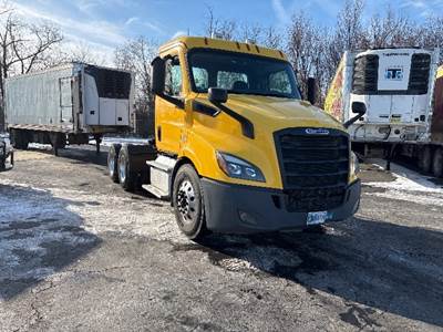 Freightliner Cascadia 116 Day Cab Truck - 450HP, 12 Speed Automatic