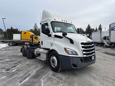 Freightliner Cascadia 116 Day Cab Truck - 410HP, 12 Speed Automatic