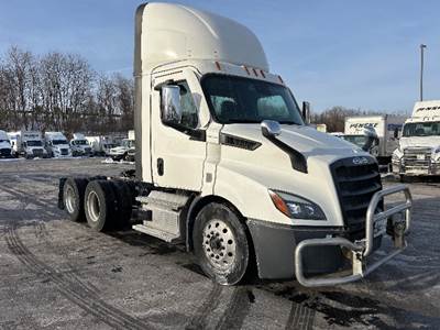 Freightliner Cascadia 116 Day Cab Truck - 410HP, 12 Speed Automatic