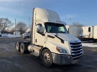 Freightliner Cascadia 116 Day Cab Truck - 470HP, 12 Speed Automatic