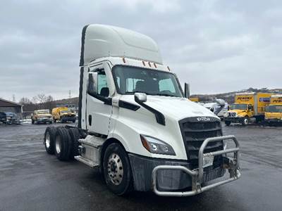 Freightliner Cascadia 116 Day Cab Truck - 410HP, 12 Speed Automatic