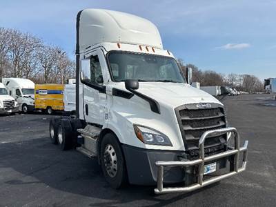 Freightliner Cascadia 116 Day Cab Truck - 410HP, 12 Speed Automatic