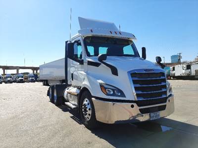 Freightliner Cascadia 116 Day Cab Truck - 450HP, 12 Speed Automatic