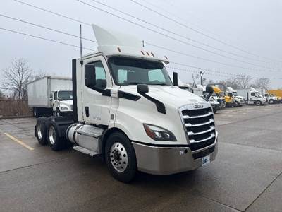Freightliner Cascadia 116 Day Cab Truck - 435HP, 12 Speed Automatic