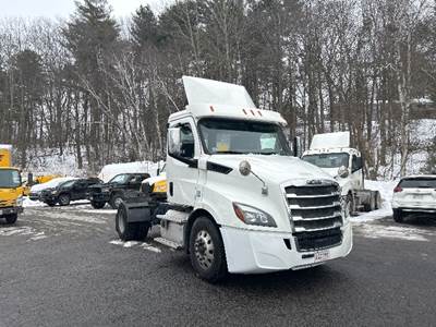Freightliner Cascadia 116 Single Axle Day Cab Truck - 435HP, 12 Speed Automatic