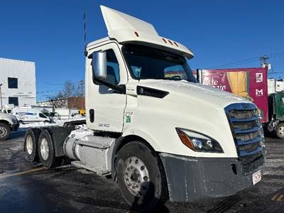 Freightliner Cascadia 116 Day Cab Truck - 435HP, 12 Speed Automatic