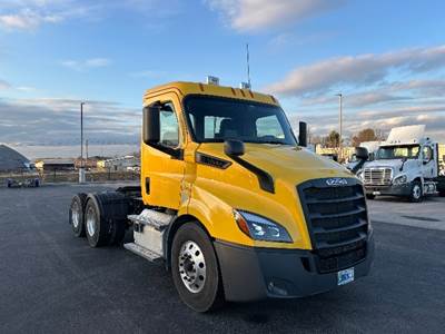 Freightliner Cascadia 116 Day Cab Truck - 450HP, 12 Speed Automatic