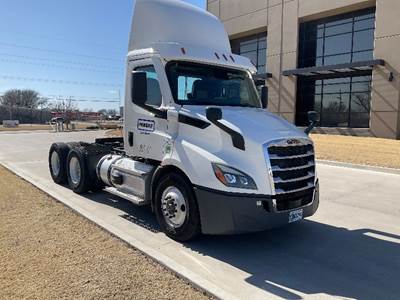 Freightliner Cascadia 116 Day Cab Truck - 450HP, 12 Speed Automatic