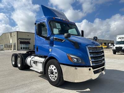 Freightliner Cascadia 116 Day Cab Truck - 435HP, 12 Speed Automatic