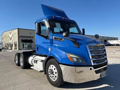 Freightliner Cascadia 116 Day Cab Truck - 435HP, 12 Speed Automatic