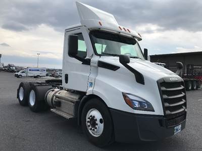 Freightliner Cascadia 116 Day Cab Truck - 435HP, 12 Speed Automatic