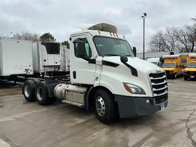Freightliner Cascadia 116 Day Cab Truck - 450HP, 12 Speed Automatic