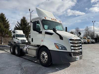Freightliner Cascadia 116 Day Cab Truck - 450HP, 12 Speed Automatic
