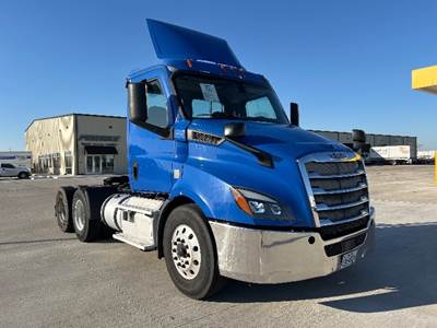 Freightliner Cascadia 116 Day Cab Truck - 435HP, 12 Speed Automatic