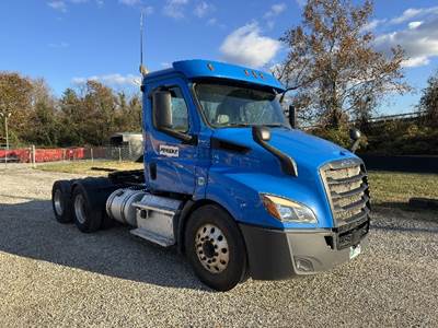 Freightliner Cascadia 116 Day Cab Truck - 450HP, 12 Speed Automatic
