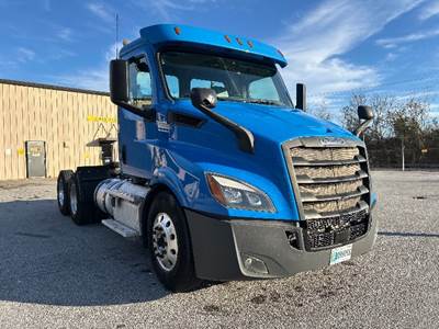 Freightliner Cascadia 116 Day Cab Truck - 450HP, 12 Speed Automatic