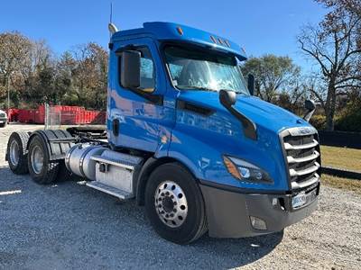 Freightliner Cascadia 116 Day Cab Truck - 450HP, 12 Speed Automatic