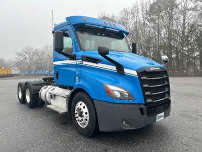 Freightliner Cascadia 116 Day Cab Truck - 450HP, 12 Speed Automatic