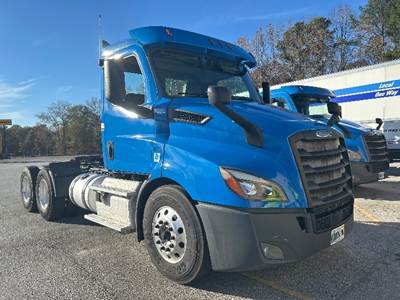Freightliner Cascadia 116 Day Cab Truck - 450HP, 12 Speed Automatic