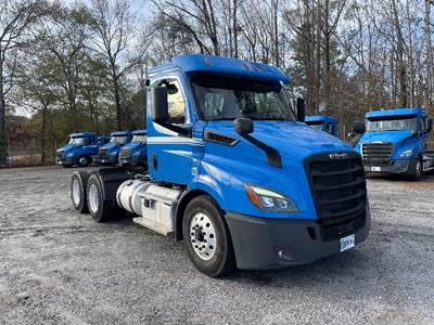 Freightliner Cascadia 116 Day Cab Truck - 450HP, 12 Speed Automatic