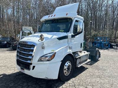 Freightliner Cascadia 116 Single Axle Day Cab Truck - 435HP, 12 Speed Automatic
