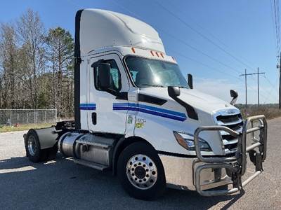 Freightliner Cascadia 116 Single Axle Day Cab Truck - 410HP, 12 Speed Automatic