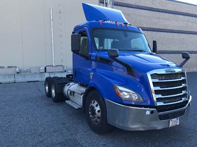 Freightliner Cascadia 116 Day Cab Truck - 435HP, 12 Speed Automatic