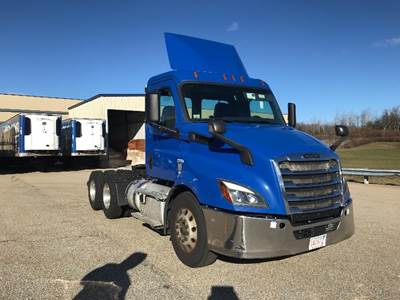 Freightliner Cascadia 116 Day Cab Truck - 435HP, 12 Speed Automatic