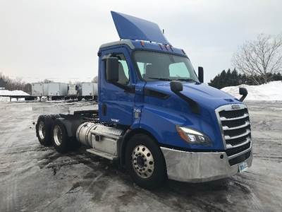 Freightliner Cascadia 116 Day Cab Truck - 435HP, 12 Speed Automatic