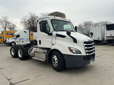 Freightliner Cascadia 116 Day Cab Truck - 450HP, 12 Speed Automatic