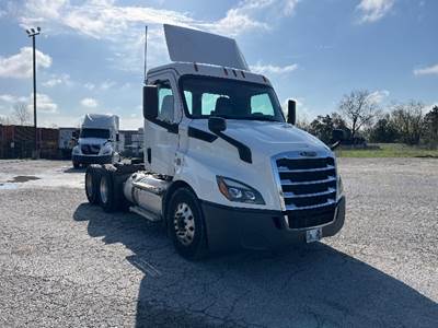 Freightliner Cascadia 116 Day Cab Truck - 450HP, 12 Speed Automatic
