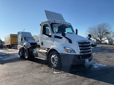 Freightliner Cascadia 116 Day Cab Truck - 450HP, 12 Speed Automatic